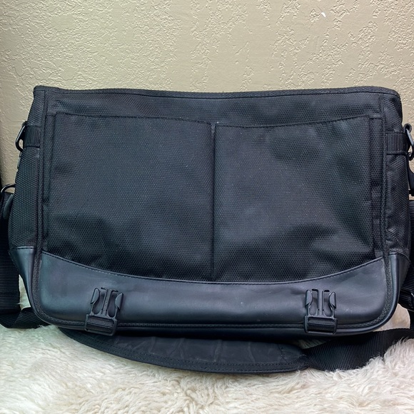 Tumi Messenger Laptop Bag - Picture 13 of 16